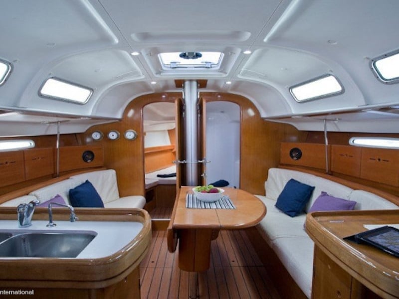 Beneteau 40.7 photo 2